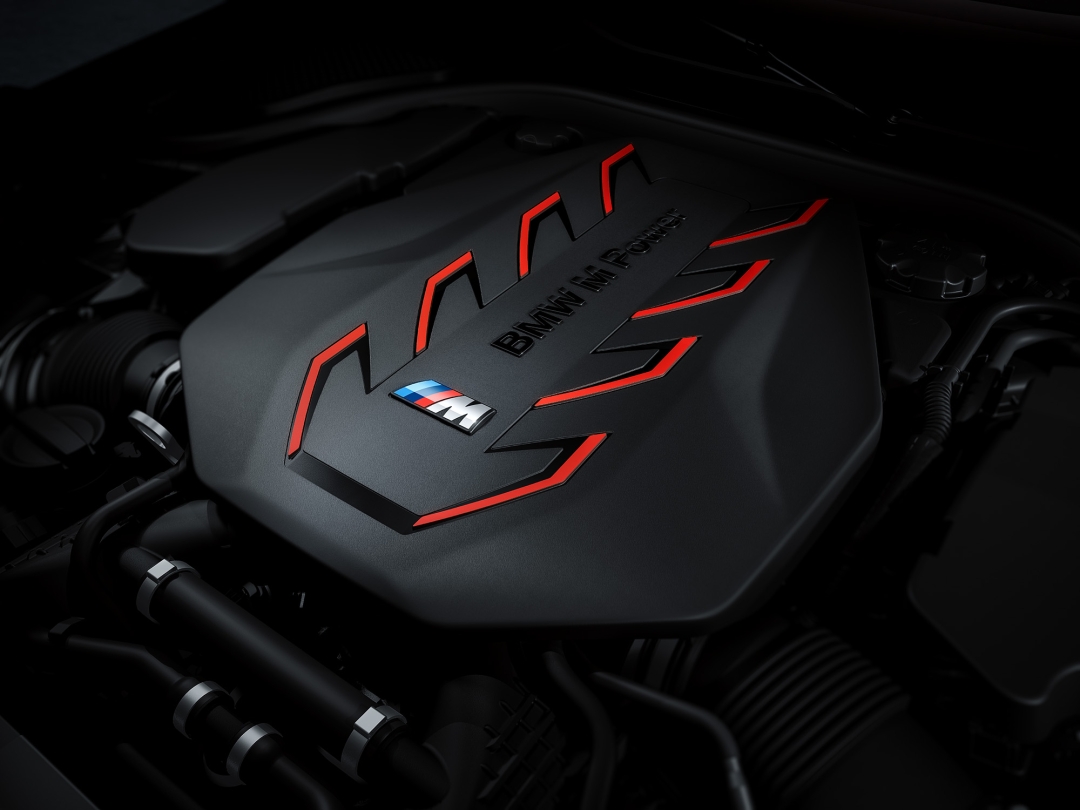 Мощная силовая установка M Hybrid для незабываемых впечатлений.