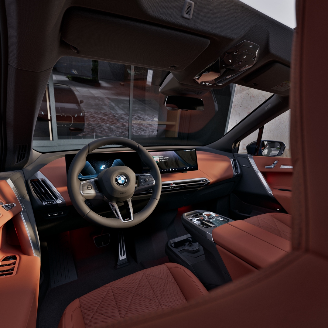 Серебристые акценты в дизайне создают более спортивный образ.