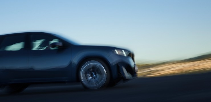 Plus көлік жүргізу көмекшісі.