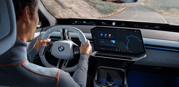 Жүргізуші жайлылығына ерекше көңіл бөлу. Алғашқы BMW Panoramic iDrive жүйесі.