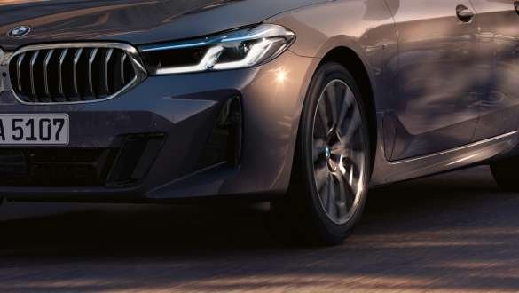 Алдыңғы және артқы осьтердің бейімделетін пневматикалық аспасы.