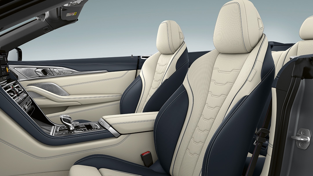 Многофункциональные сиденья водителя и переднего пассажира