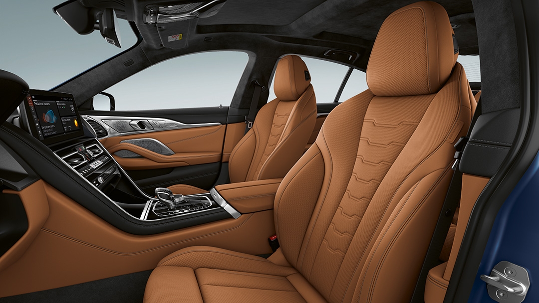 Многофункциональные сиденья водителя и переднего пассажира